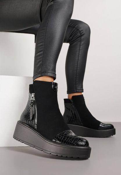 Czarne Botki Vices na Platformie Ozdobione Tłoczeniem Faleressa. Czarne botki Renee, bez wzorów, z jeansu, bez obcasa, na platformie, bez zapięcia. Za 129.99 zł.