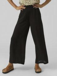 Vero Moda Spodnie w kolorze czarnym rozmiar: L. Czarne spodnie materiałowe Vero Moda, na imprezę, l, bez wzorów, z materiału. Za 118.28 zł.