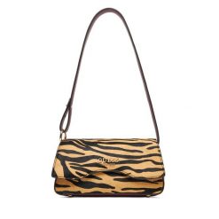 Torebka Guess. Torebki klasyczne Guess, z aplikacjami, bez dodatków. Za 679.99 zł.