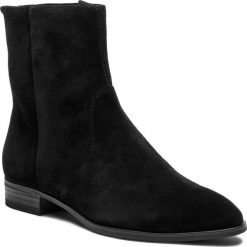 Botki VAGABOND - Frances Si 4607-140-20 Black. Czarne botki Vagabond, bez wzorów, z materiału, bez obcasa, bez zapięcia. W wyprzedaży za 359.00 zł.