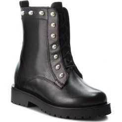 Botki TWINSET - Anfibio CA8PQQ Nero 0006. Czarne botki Twinset, z aplikacjami, ze skóry, bez obcasa, bez zapięcia. W wyprzedaży za 679.00 zł.