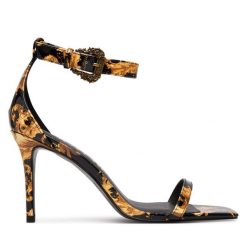 Sandały Versace Jeans Couture. Czarne sandały Versace Jeans Couture, bez wzorów, z jeansu, bez obcasa, na szpilce, bez zapięcia. Za 989.99 zł.