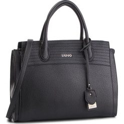 Torebka LIU JO - L Satchel N19042 E0027 Nero 22222. Czarne torebki klasyczne Liu Jo, bez wzorów, ze skóry ekologicznej, bez dodatków. W wyprzedaży za 339.00 zł.
