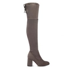 Kozaki Nine West. Szare kozaki Nine West, bez obcasa, na słupku, bez zapięcia. Za 329.99 zł.