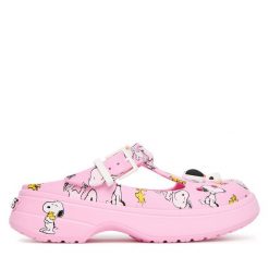 Klapki Crocs. Czerwone klapki Crocs, bez wzorów, bez obcasa. Za 359.99 zł.