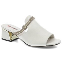 Białe Klapki Artiker Eleganckie Buty Na Obcasie. Białe klapki Artiker, bez wzorów, ze skóry, bez obcasa, na obcasie. Za 179.00 zł.