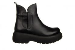 Botki Bayla-161 084 602 011 Black 161590, Czarny, Skóra naturalna - 40. Czarne botki Bayla, na zimę, bez wzorów, z gumy, z okrągłym noskiem, bez obcasa, na platformie, bez zapięcia. W wyprzedaży za 224.10 zł.