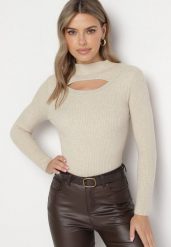 Beżowy Prążkowany Golf z Wycięciem Przy Dekolcie z Cyrkoniami Wokół Merithias. Brązowe golfy Born2be, z aplikacjami, z bawełny, bez ramiączek. Za 49.99 zł.