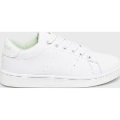 Vero Moda - Buty. Białe obuwie sportowe Vero Moda, z gumy, bez zapięcia. W wyprzedaży za 99.90 zł.