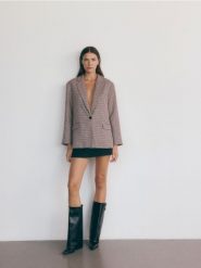 Marynarka oversize z dodatkiem wiskozy - wielobarwny. Marynarki i żakiety Reserved, l, bez wzorów, z tkaniny. W wyprzedaży za 199.99 zł.