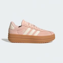 Buty VL Court Bold. Czerwone obuwie sportowe Adidas, bez zapięcia. Za 352.00 zł.
