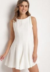 Biała Rozkloszowana Sukienka Ozdobiona Przeszyciami Evinini. Białe sukienki Born2be, m, bez wzorów, eleganckie, bez kołnierzyka, bez ramiączek, mini, rozkloszowane. Za 84.99 zł.