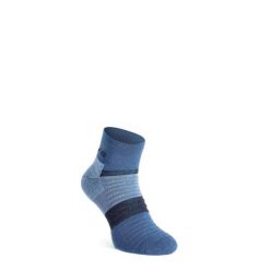 Skarpety turystyczne Inov-8 Merino Mid Sock. Niebieskie skarpety Inov-8, bez wzorów. Za 66.99 zł.