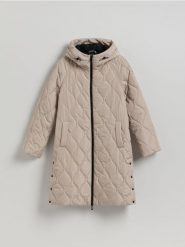 Pikowany płaszcz - beżowy. Brązowe płaszcze Reserved, l, bez wzorów, z tkaniny, bez kaptura. Za 199.99 zł.
