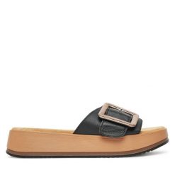 Klapki s.Oliver. Czarne klapki S.Oliver, bez wzorów, bez obcasa. Za 269.99 zł.