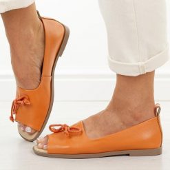 Pomarańczowe skórzane płaskie sandały damskie Dia 9019. Brązowe sandały DiA, bez wzorów, z jeansu, casualowe, bez obcasa, na płaskiej podeszwie, bez zapięcia. Za 329.00 zł.