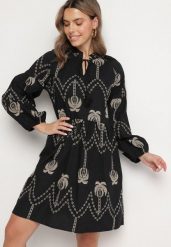 Czarna Sukienka z Bawełny Ozdobiona Haftem w Palmy Zeliova. Czarne sukienki Born2be, na co dzień, m, bez wzorów, z bawełny, eleganckie, bez kołnierzyka, bez ramiączek, mini, proste. Za 169.99 zł.