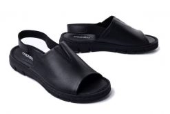MANITU 910216-01 schwarz, sandały damskie. Czarne sandały Manitu, bez wzorów, z gumy, bez obcasa, bez zapięcia. Za 242.17 zł.