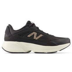 Buty damskie New Balance WCATIK1 – czarne. Czarne obuwie sportowe New Balance, z gumy, bez zapięcia, do biegania. Za 399.99 zł.
