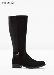 Kozaki skórzane z szeroką cholewką. Czarne kozaki bonprix, bez obcasa, bez zapięcia. Za 349.99 zł.