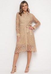 Beżowa Koszulowa Rozkloszowana Sukienka Midi z Paskiem i Ozdobną Koronką oraz Guzikami Casuva. Brązowe sukienki Born2be, na imprezę, s, bez wzorów, z bawełny, eleganckie, bez kołnierzyka, bez ramiączek, midi, koszulowe. Za 109.99 zł.