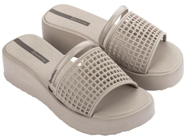 Klapki damskie japonki Ipanema Essence. Szare klapki Ipanema, bez wzorów, z gumy, bez obcasa. Za 179.00 zł.