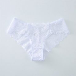 Figi bezszwowe z koronką na co dzień i specjalne okazje Levana. Czerwone figi Intica, l, bez wzorów, z koronki. Za 59.00 zł.