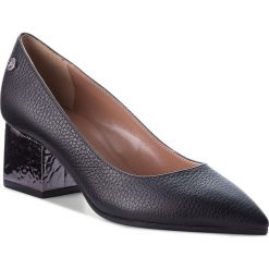 Półbuty POLLINI - SA10165G16TE100A W.Shoe. Czarne czółenka Pollini, bez wzorów, ze skóry, bez obcasa, na obcasie, bez zapięcia. W wyprzedaży za 739.00 zł.