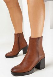 Brązowe Botki na Słupku z Kwadratowym Noskiem Nishu. Brązowe botki Born2be, bez wzorów, bez obcasa, na obcasie, bez zapięcia. Za 139.99 zł.
