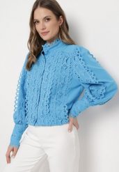 Niebieska Koszula Ażurowa ze Stójką Arnot. Niebieskie koszule Born2be, l, w ażurowe wzory, z koronki, vintage, bez kołnierzyka, bez ramiączek. Za 69.99 zł.