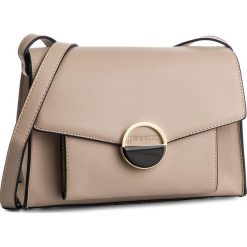 Torebka PUCCINI - BT19670 Taupe 2B. Brązowe listonoszki Puccini, bez wzorów, ze skóry ekologicznej, bez dodatków. W wyprzedaży za 139.00 zł.