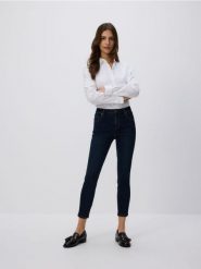 Jeansy slim fit mid rise - granatowy. Niebieskie jeansy Reserved, bez wzorów. Za 99.99 zł.