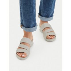Klapki Clara Barson. Szare klapki Clara Barson, bez wzorów, bez obcasa. Za 119.99 zł.