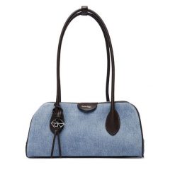 Torebka Calvin Klein. Niebieskie torebki klasyczne Calvin Klein, bez wzorów, z denimu, bez dodatków. Za 649.99 zł.