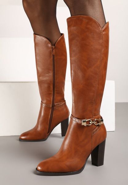 Jasnobrązowe Kozaki na Słupku z Minimalistyczną Klamerką Vortifra. Brązowe kozaki Born2be, na jesień, z jeansu, przed kolano, bez obcasa, na obcasie, bez zapięcia. Za 149.99 zł.