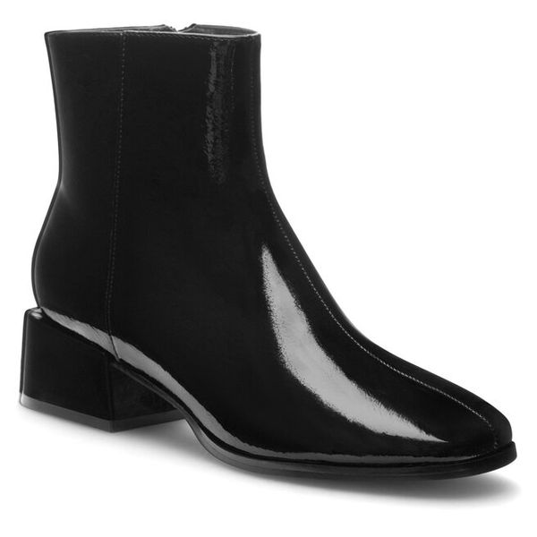 Botki Lasocki. Czarne botki Lasocki, bez wzorów, bez obcasa, na słupku, bez zapięcia. Za 199.99 zł.