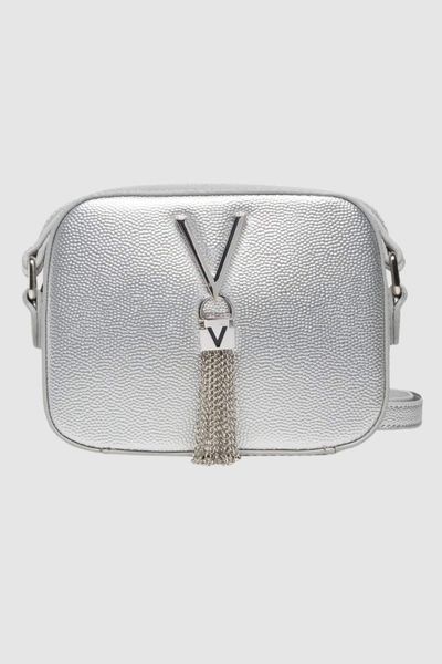 VALENTINO Srebrna torebka Divina Camera Bag SS26. Szare kopertówki Valentino by Mario Valentino, bez wzorów, małe, bez dodatków. W wyprzedaży za 171.99 zł.