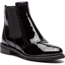 Botki SAGAN - 4001 Czarny Lakier. Czarne botki Sagan, bez wzorów, z lakierowanej skóry, bez obcasa, na obcasie, bez zapięcia. W wyprzedaży za 249.00 zł.