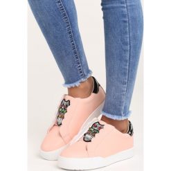 Różowe Buty Sportowe Milion Lights. Obuwie sportowe Born2be. Za 49.99 zł.