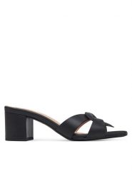 LOVE MOSCHINO Klapki JA28065G1MIA0000 Czarny. Czarne klapki Love Moschino, bez wzorów, ze skóry, bez obcasa. Za 629.99 zł.