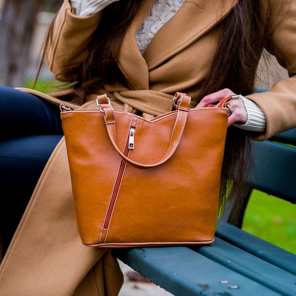 Shopperka skórzana DAN-A 705 camelowa. Brązowe shopper DAN-A, bez wzorów, ze skóry, biznesowe, bez dodatków. Za 379.99 zł.