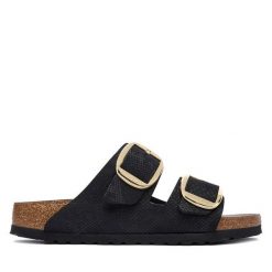 Klapki Birkenstock. Czarne klapki Birkenstock, bez wzorów, bez obcasa. Za 539.99 zł.