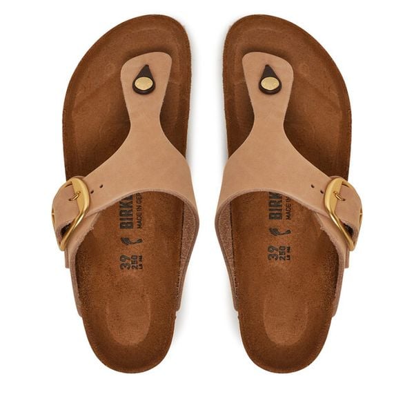 Japonki Birkenstock. Brązowe klapki Birkenstock, bez wzorów, bez obcasa. Za 486.99 zł.
