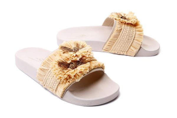 BRENDA ZARO MULE2 beig, klapki damskie. Brązowe klapki Brenda Zaro, bez wzorów, bez obcasa. Za 124.95 zł.