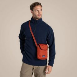 Torba na ramię Craghoppers Kiwi II. Czerwone torby na ramię Craghoppers, bez wzorów, z poliesteru, na ramię, bez dodatków. Za 130.80 zł.