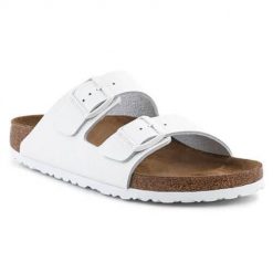 Klapki damskie Birkenstock Arizona. Białe klapki Birkenstock, bez wzorów, z materiału, bez obcasa. Za 494.79 zł.