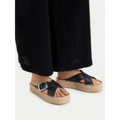 Klapki Calvin Klein. Czarne klapki Calvin Klein, bez wzorów, bez obcasa. Za 278.99 zł.