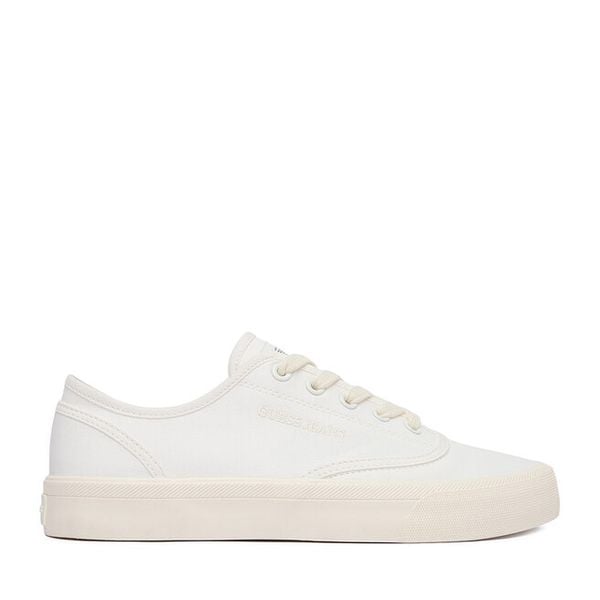 Tenisówki Guess Jeans. Białe trampki Guess Jeans, z aplikacjami, z jeansu, bez zapięcia. Za 189.99 zł.