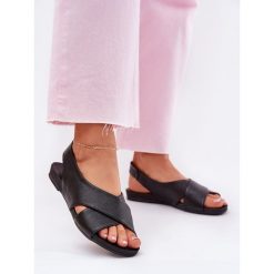 Zazoo 40407 Sandały Skórzane Damskie Czarne. Czarne sandały bez wzorów, ze skóry, eleganckie, bez obcasa, na płaskiej podeszwie, bez zapięcia. Za 382.80 zł.