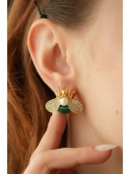 L'Atelier de Gaia Pozłacane kolczyki-wkrętki z malachitem rozmiar: onesize. Zielone kolczyki L'Atelier de Gaia, z cyrkonią, pozłacane. Za 126.45 zł.